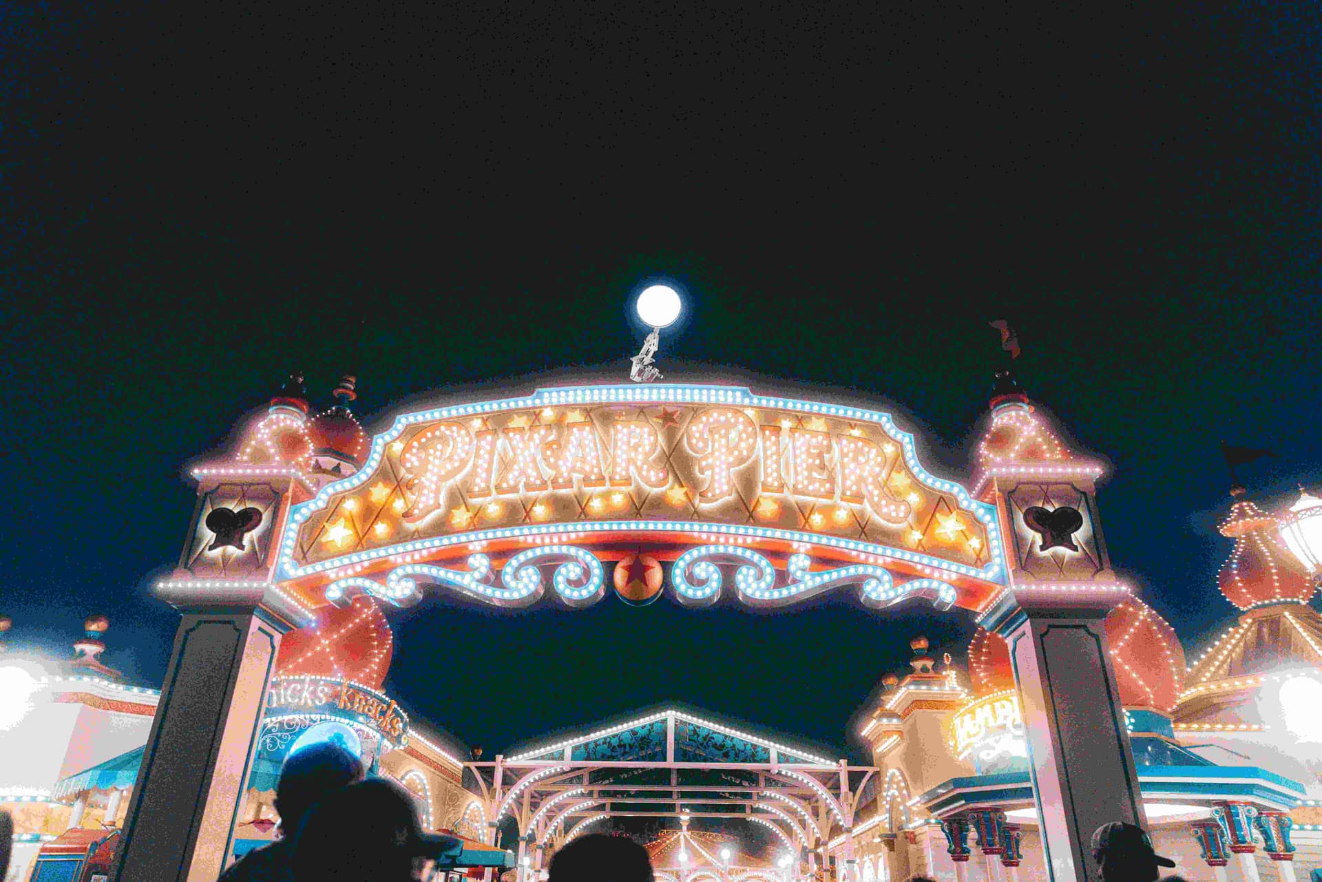 Anaheim Bus Tours — Luxury Ride to Rodeo Drive